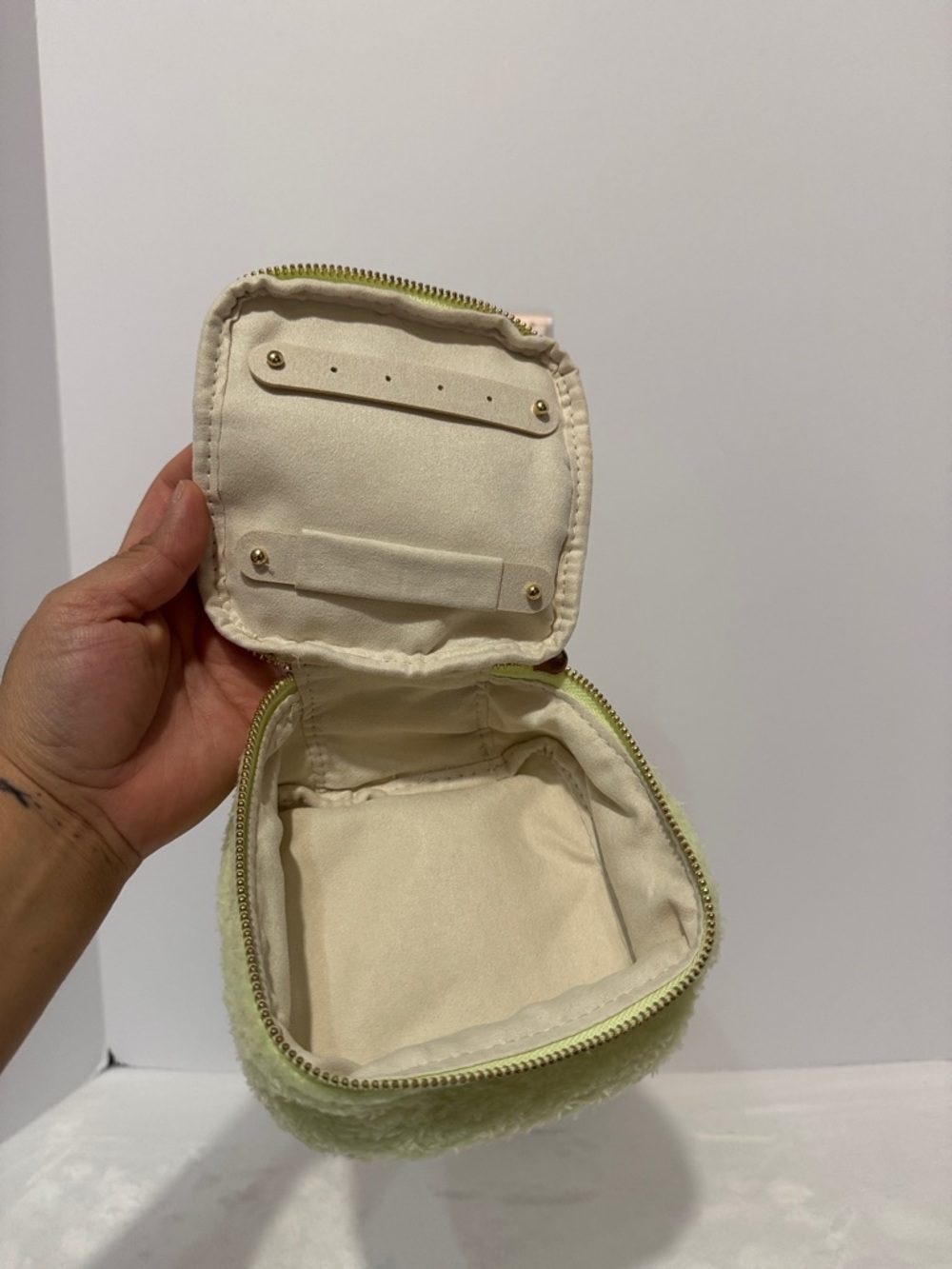 A new day target jewelry case fuzzy cube case mini traveling case - Picture 6 of 7